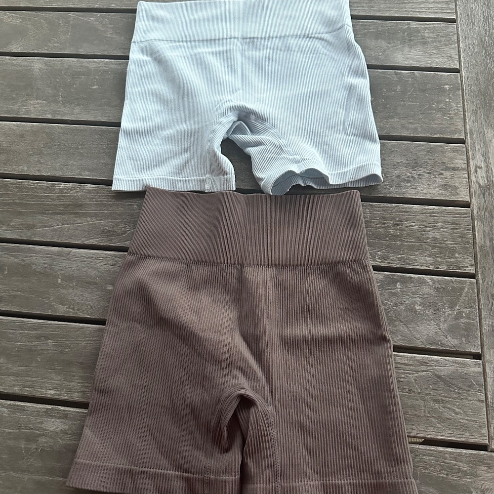 2 Pair Women's Ribbed Yoga shorts